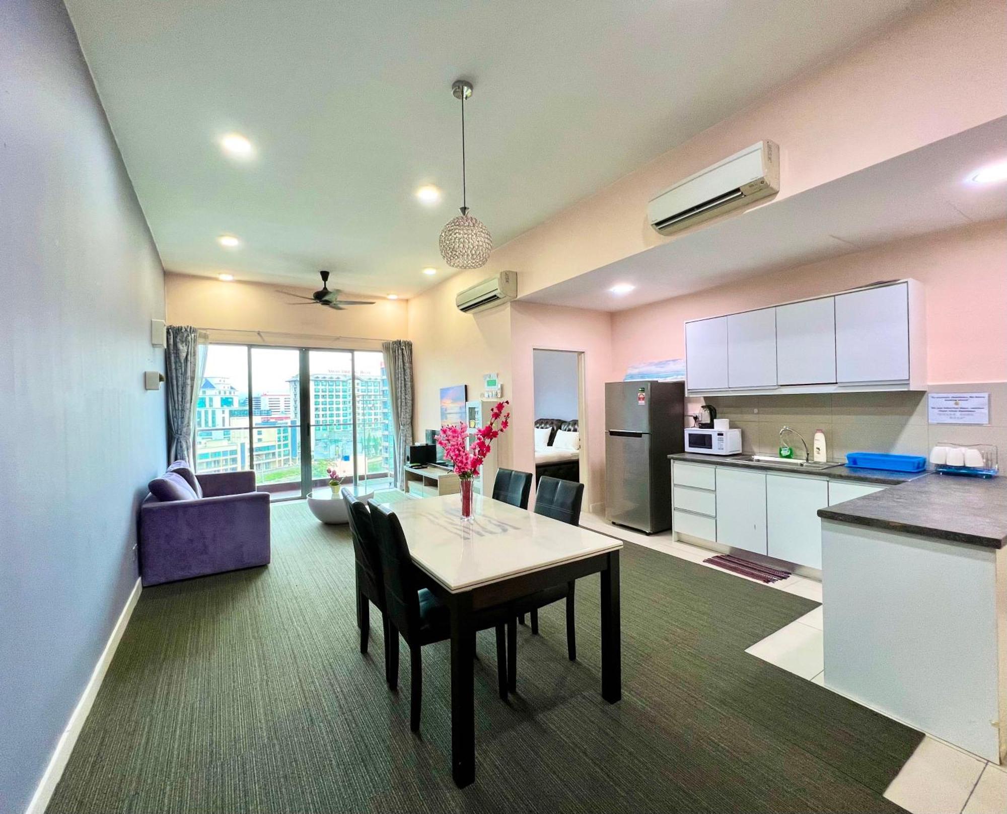 Capital O 90987 The Loft Residences Homestay @ Imago Shopping Mall 2 Kampong Sembulan Eksteriør bilde