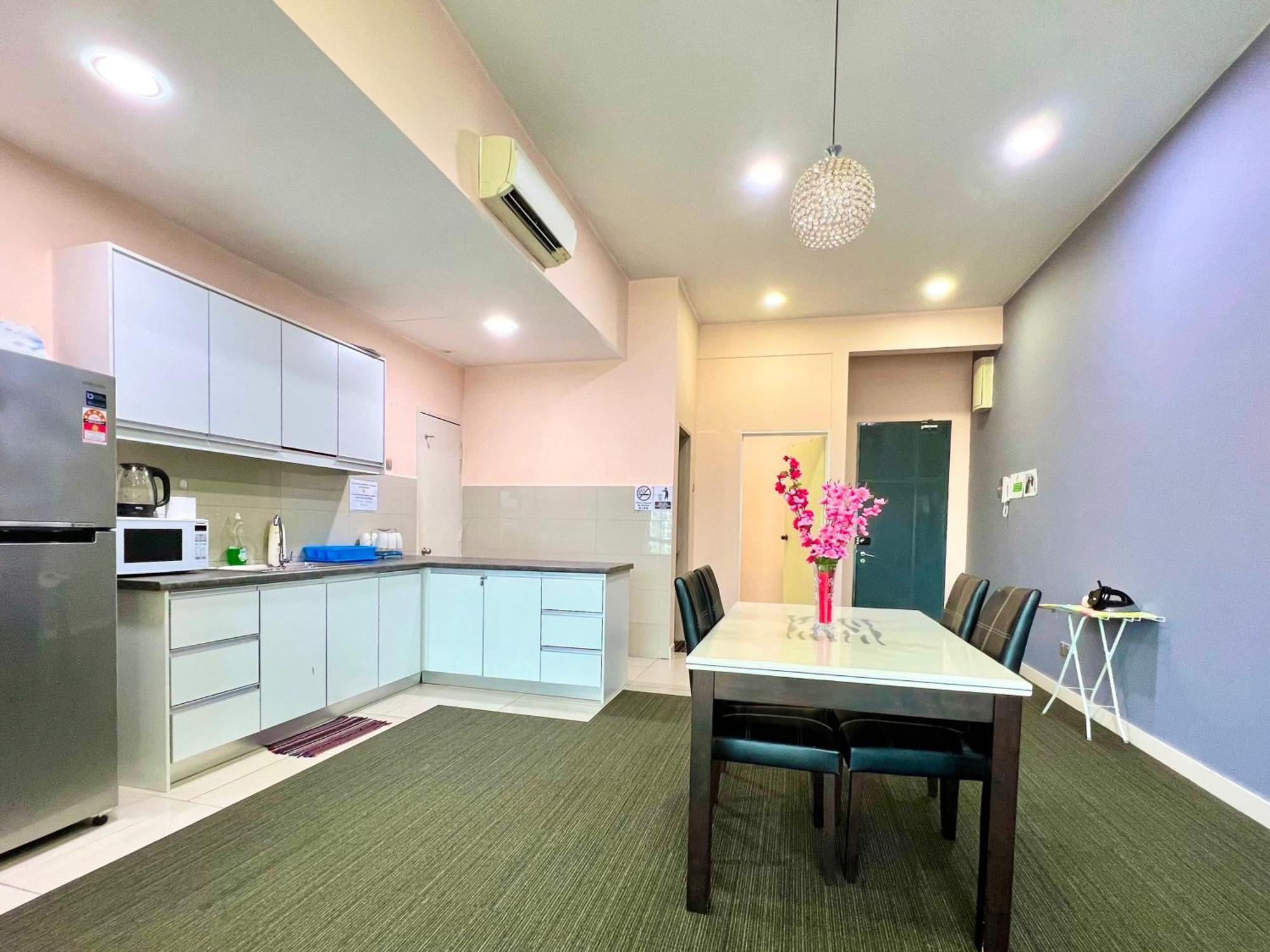 Capital O 90987 The Loft Residences Homestay @ Imago Shopping Mall 2 Kampong Sembulan Eksteriør bilde